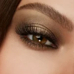 تست ریمل حجم دهنده کیکو میلانو روی چشم